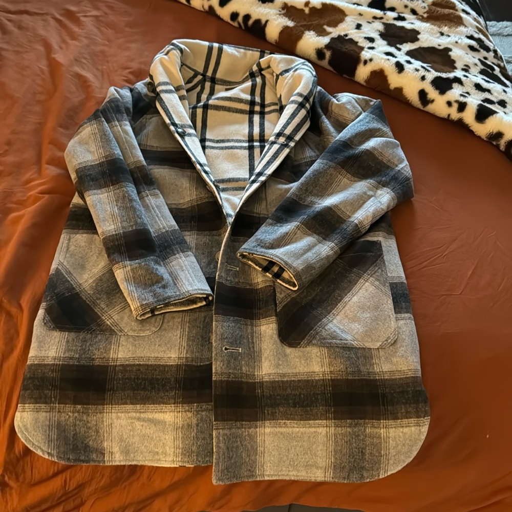 Reversible shacket